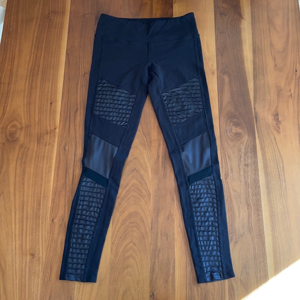 Alo Moto Leggings size M